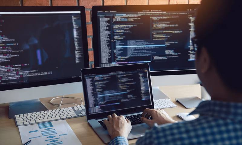 数据科学选型：R与Python如何赋能西夏区网站建设？
